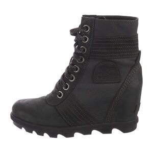 Sorel Black Lace Up Boots with Rugged Sole